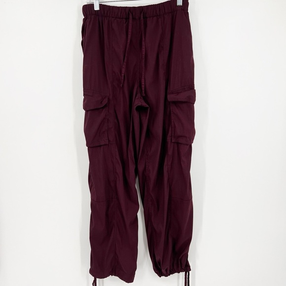 Lululemon Lightweight Adjustable Mid-Rise Cargo Pants Garnet Red Size Small - Picture 1 of 4